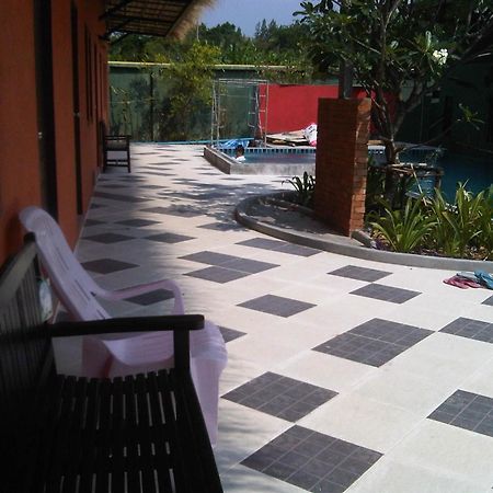 2 Home Chalong Buitenkant foto