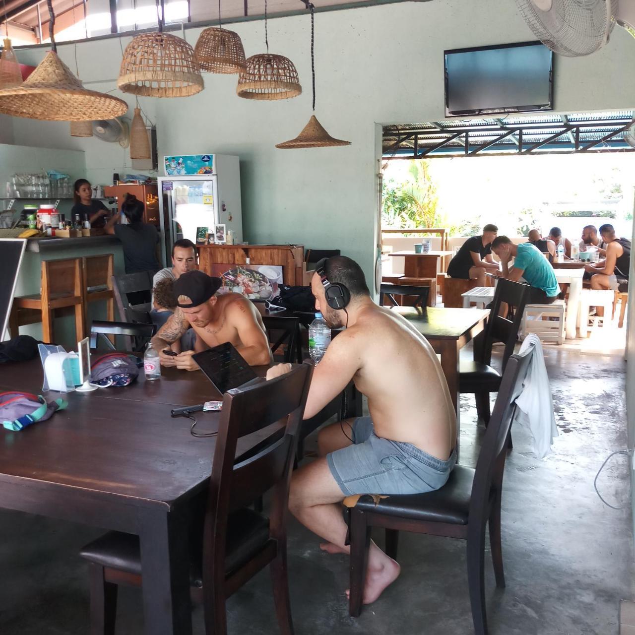 2 Home Chalong Buitenkant foto
